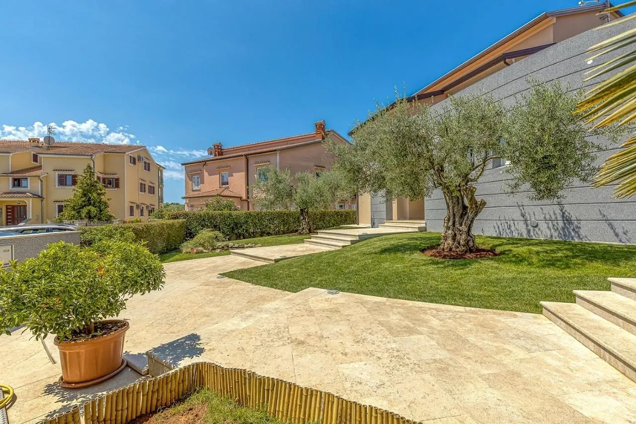 Apartment Complex Irena With Pool Poreč Gasthuis