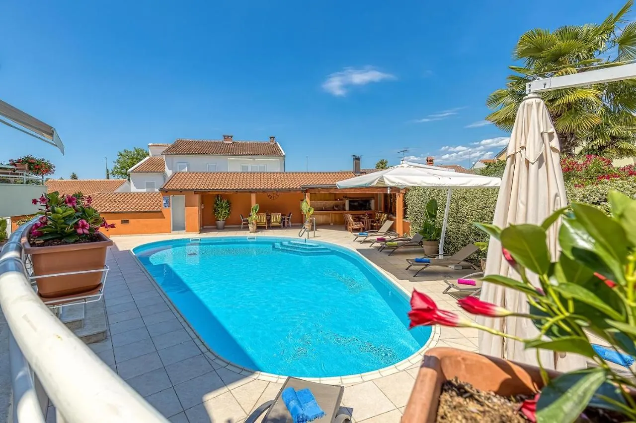 Gasthuis Apartment Complex Irena With Pool Poreč