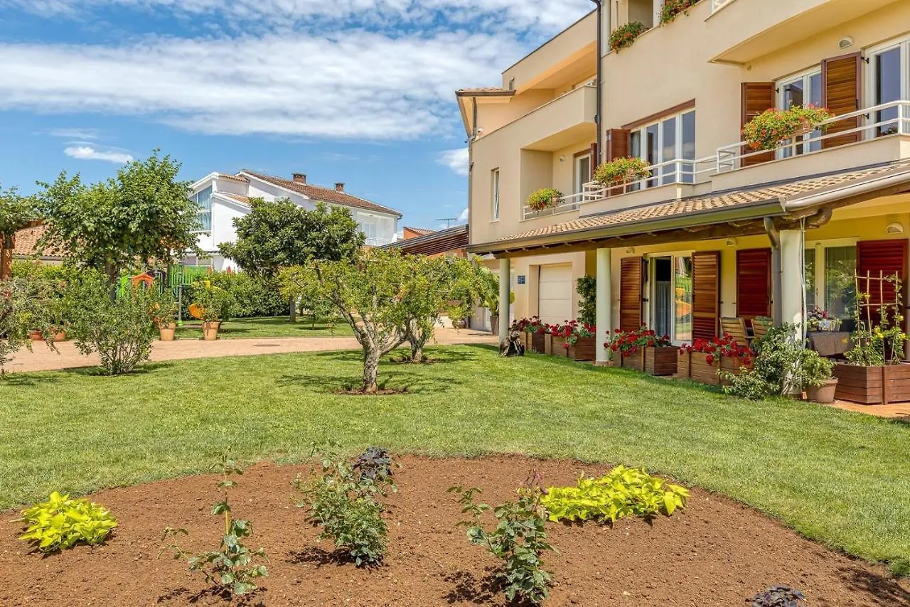 **** Gasthuis Apartment Complex Irena With Pool Poreč Kroatië