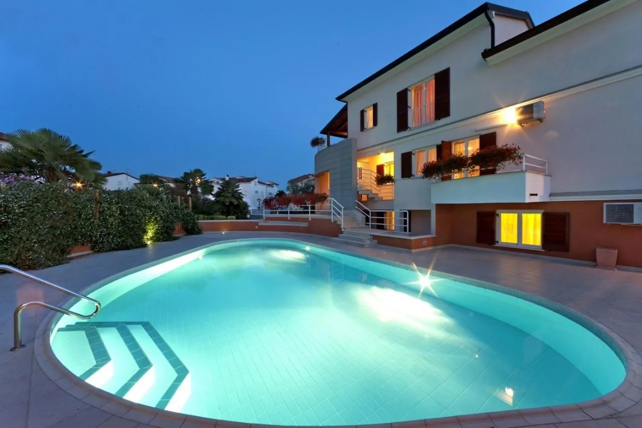 Gasthuis Apartment Complex Irena With Pool Poreč