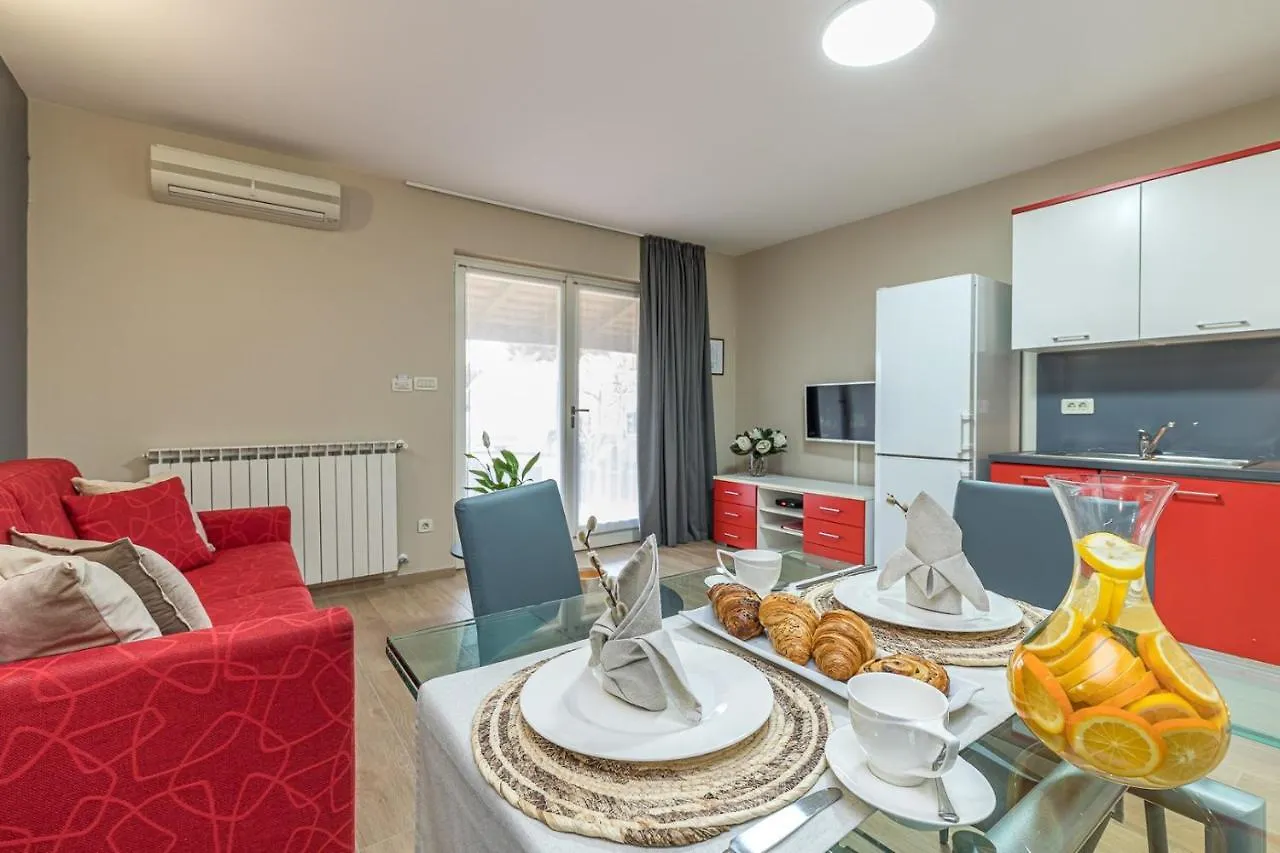 Apartment Complex Irena With Pool Porec Croazia