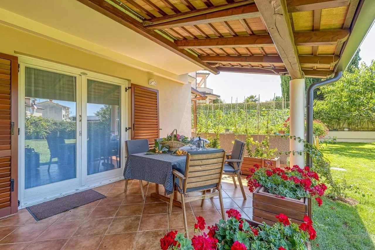 Apartment Complex Irena With Pool Porec