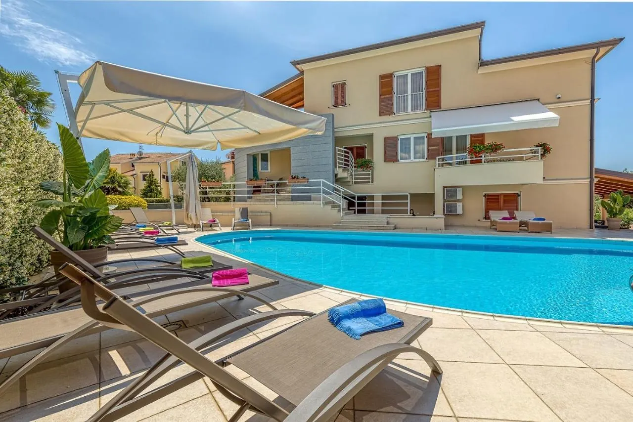 Apartment Complex Irena With Pool Porec Croazia