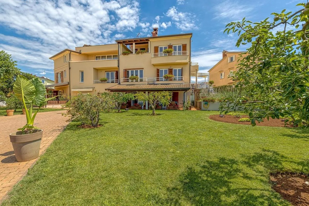 Apartment Complex Irena With Pool Porec