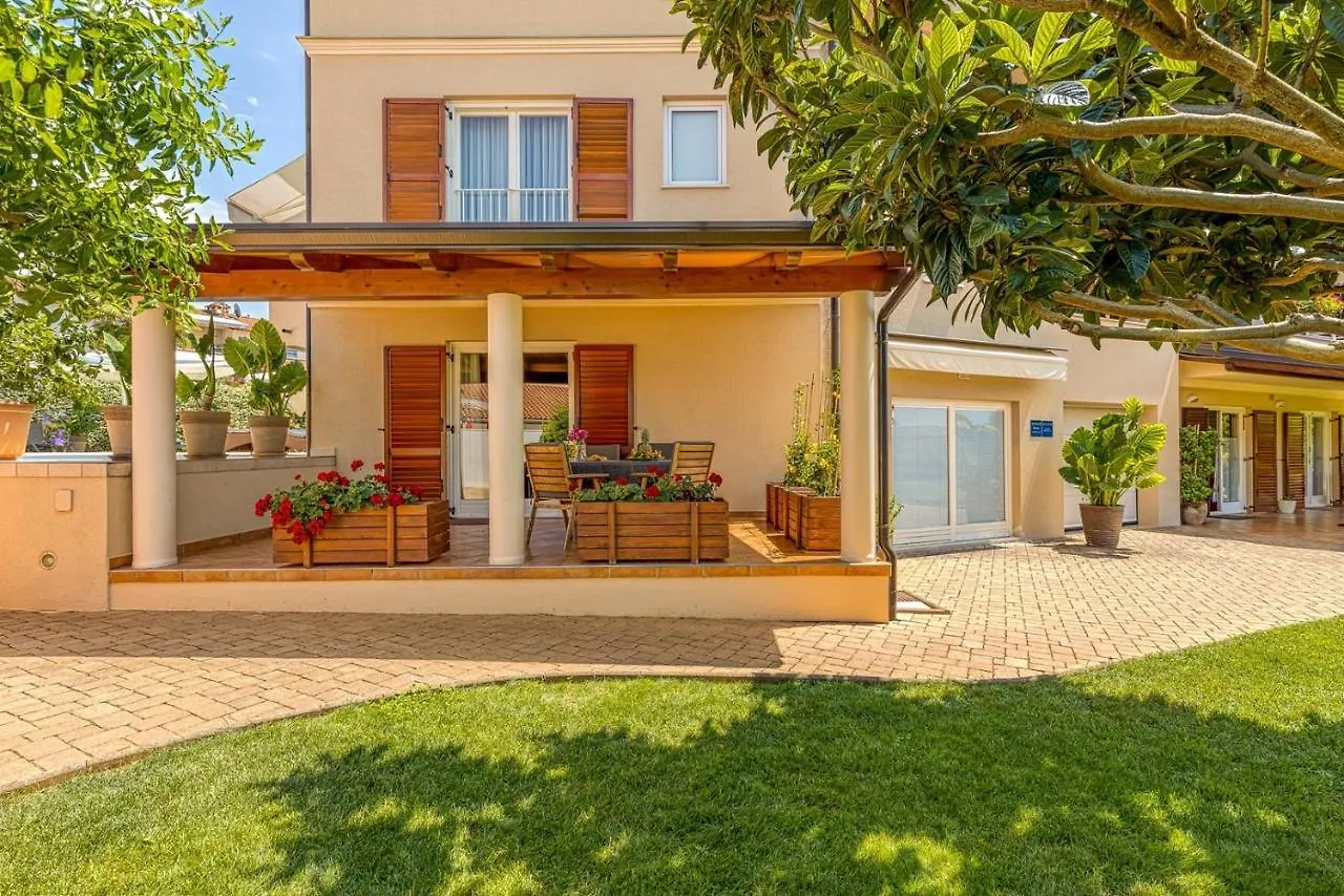 Affittacamere Apartment Complex Irena With Pool Porec