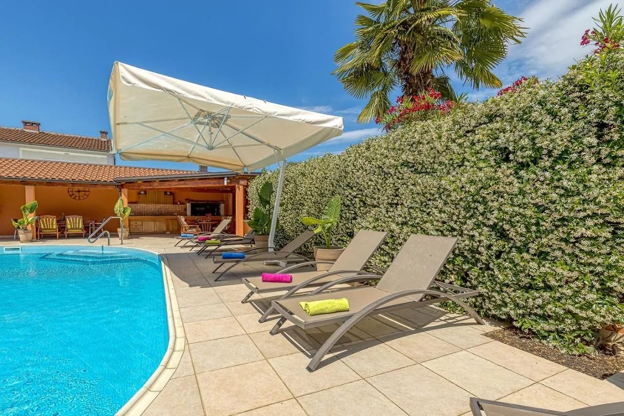 Apartment Complex Irena With Pool Porec Affittacamere
