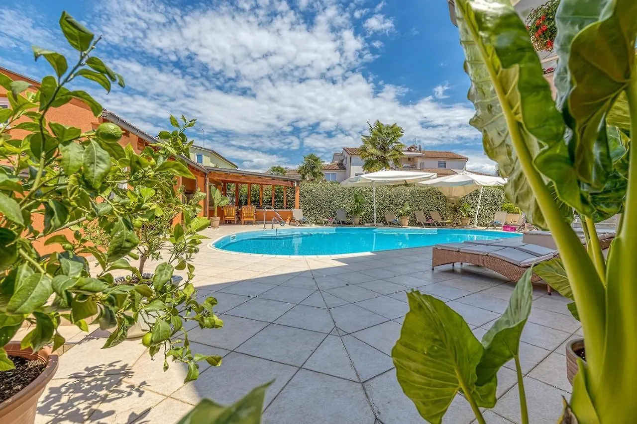 Affittacamere Apartment Complex Irena With Pool Porec